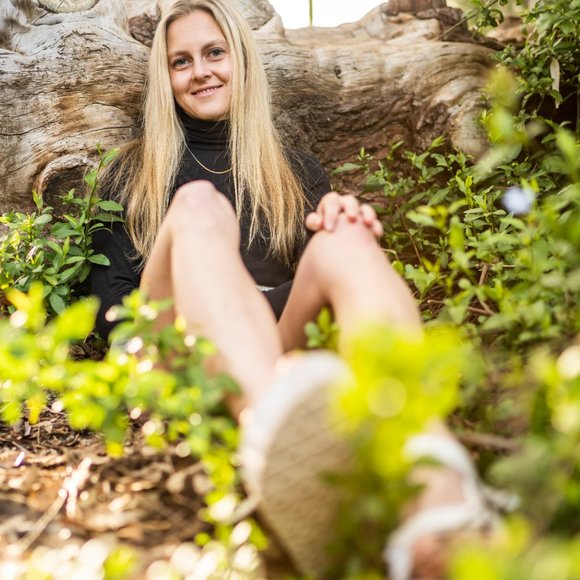 Meet your Posher, Emma - Picture 1 of 2